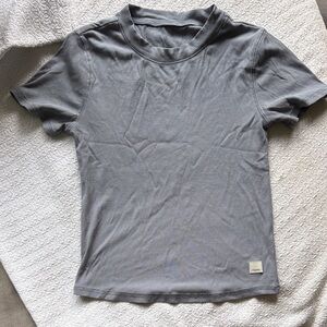 Vuori Men's Gray Short Sleeve Tee